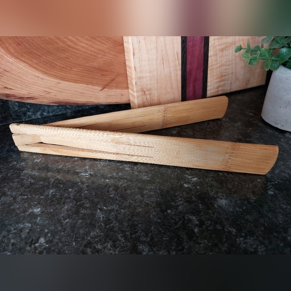 Pampered chef Bamboo Salad Tongs - Picture 2 of 2